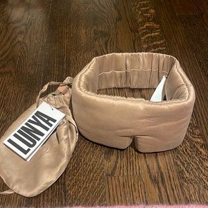 Brand new Lunya washable silk eye mask